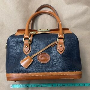 Vintage Dooney & Bourke all weather leather doctor’s bag